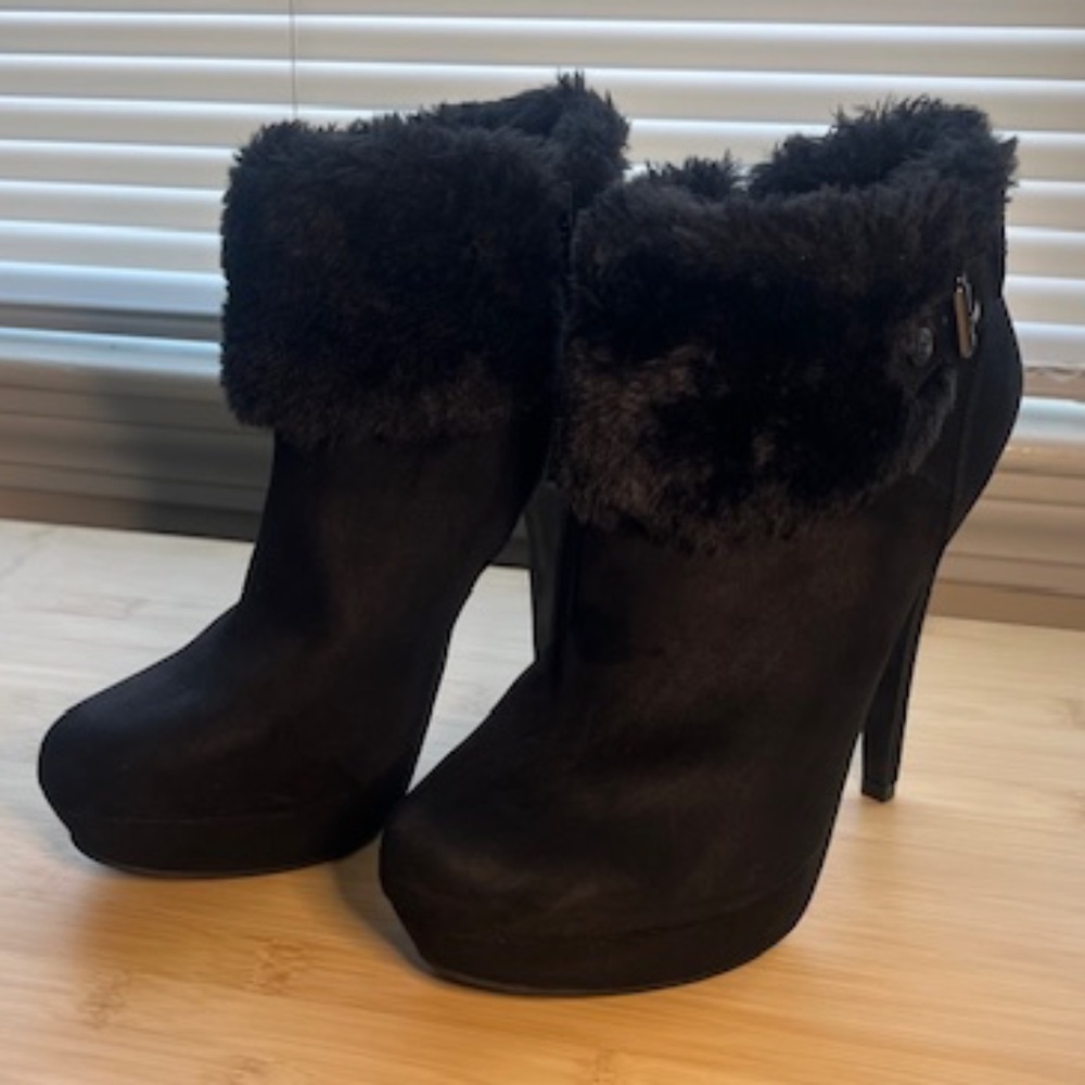UNWORN GBG Los Angeles Black Fur Cuff Heeled Booties with Platform Stiletto